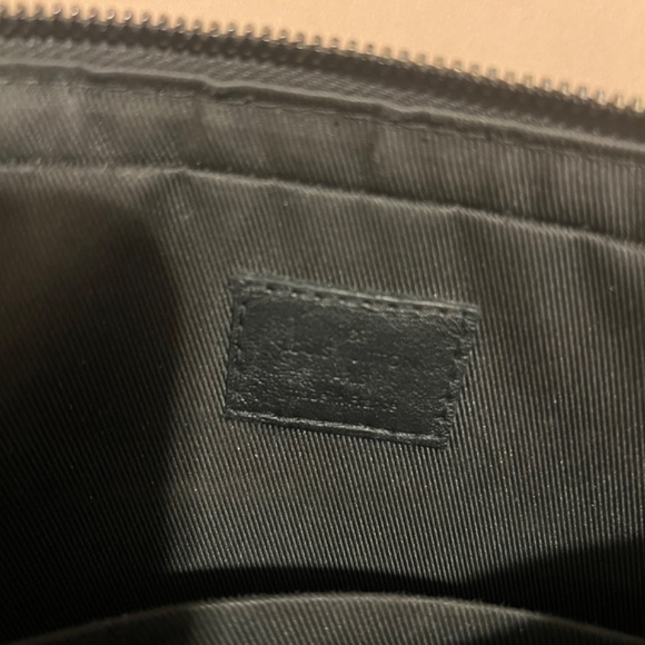 Louis Vuitton - Picture 5 of 13